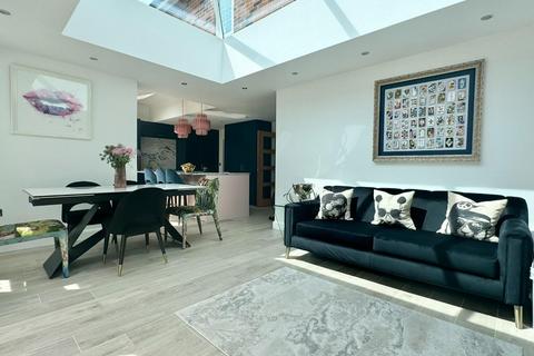 5 bedroom detached house for sale, Symmonds Close, Wilmslow