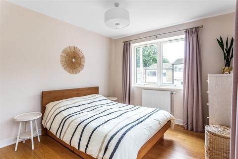 126 Rough Rew, Dorking, RH4 2PB