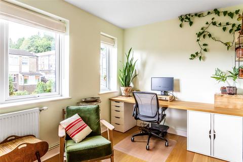 126 Rough Rew, Dorking, RH4 2PB