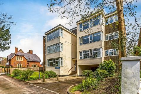 3 bedroom flat for sale, Falkland Grove, Dorking, Surrey, RH4