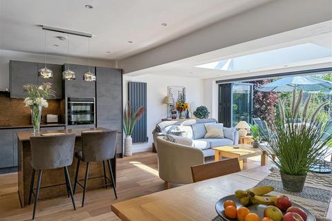 27 Leeway Road, Southwell, NG25 0BX