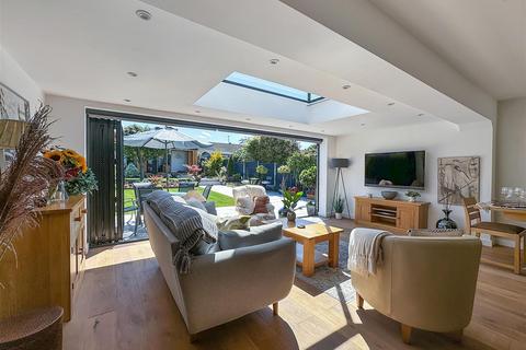 27 Leeway Road, Southwell, NG25 0BX