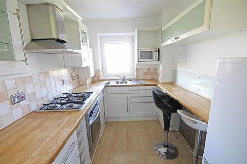 2 bedroom flat to rent, Grange Close, Brighton