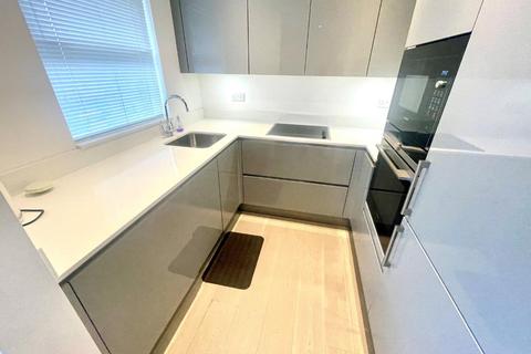 2 bedroom flat to rent, Page Street, Mill Hill, NW7
