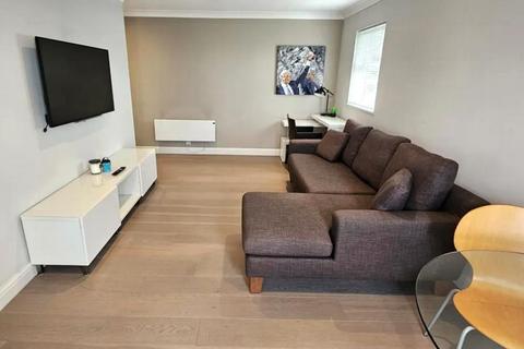 2 bedroom flat to rent, Page Street, Mill Hill, NW7