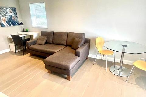 2 bedroom flat to rent, Page Street, Mill Hill, NW7