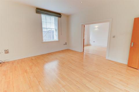 4 bedroom duplex to rent, Lucas Court, Leamington Spa