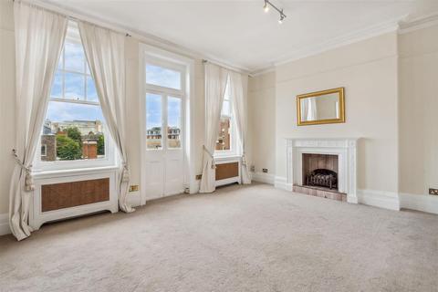 4 bedroom flat to rent, Fitzjames Avenue, London, W14