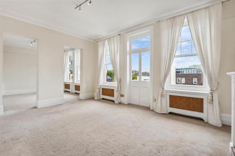 4 bedroom flat to rent, Fitzjames Avenue, London, W14