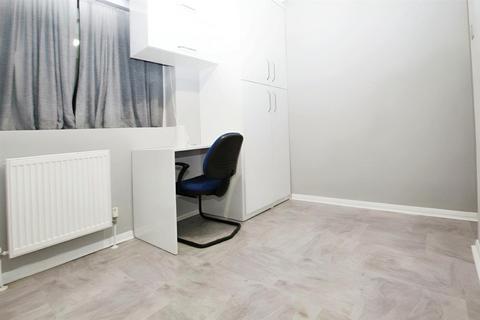 3 bedroom house to rent, Galliard Road, London