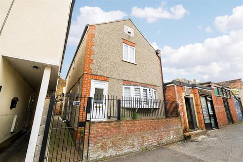 2 bedroom flat for sale, Station Passage, South Woodford