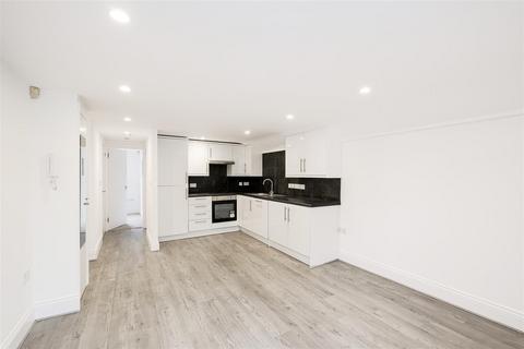 2 bedroom flat for sale, Station Passage, South Woodford