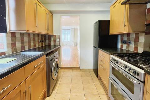 3 bedroom house to rent, Parker Road, Grays