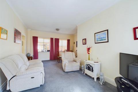 2 bedroom retirement property for sale, Avenue Court, Westgate, Bridlington