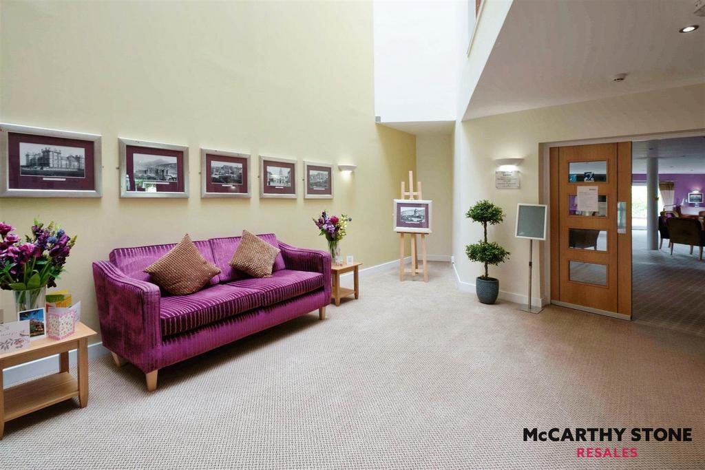 Foyer.jpg