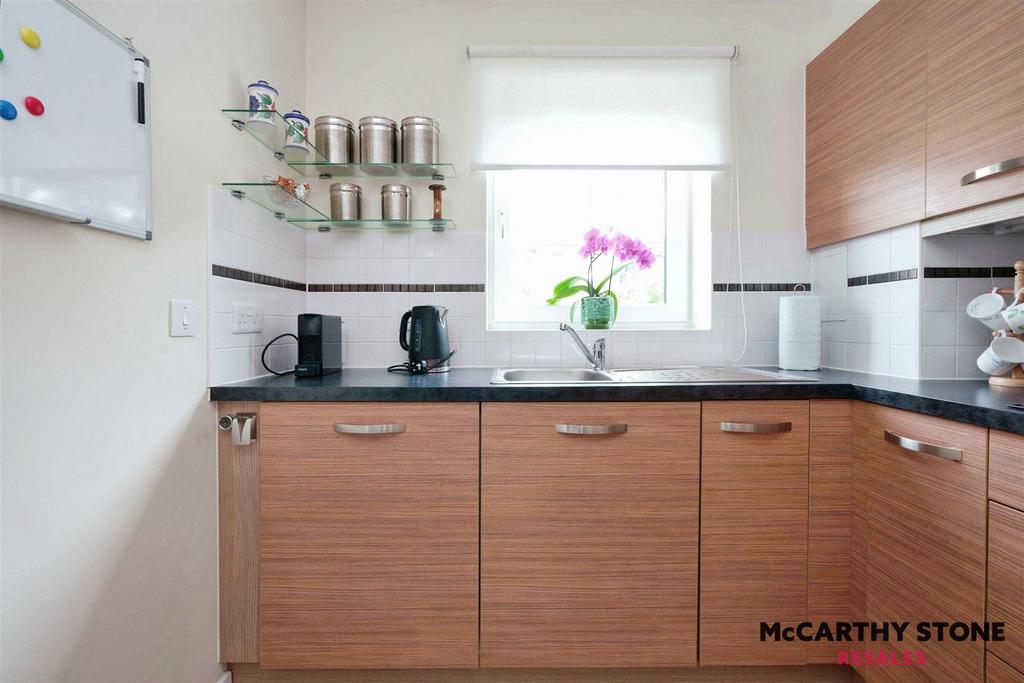 Kitchen(b).jpg