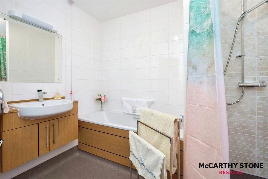 Bathroom(b).jpg