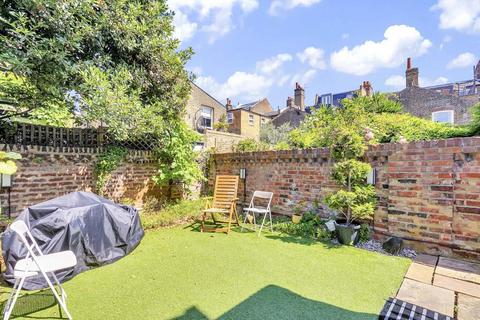 4 bedroom flat for sale, Racton Road, London