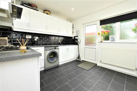 2 bedroom semi-detached house to rent, Grays Close, Chalgrove OX44