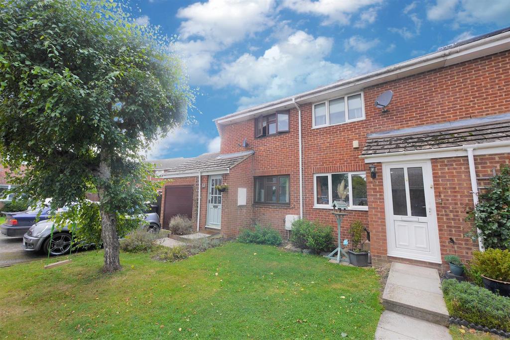 Grays Close, Chalgrove OX44 2 bed semidetached house to rent £1,350