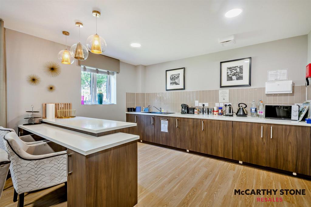8610275-interior15-800.JPG