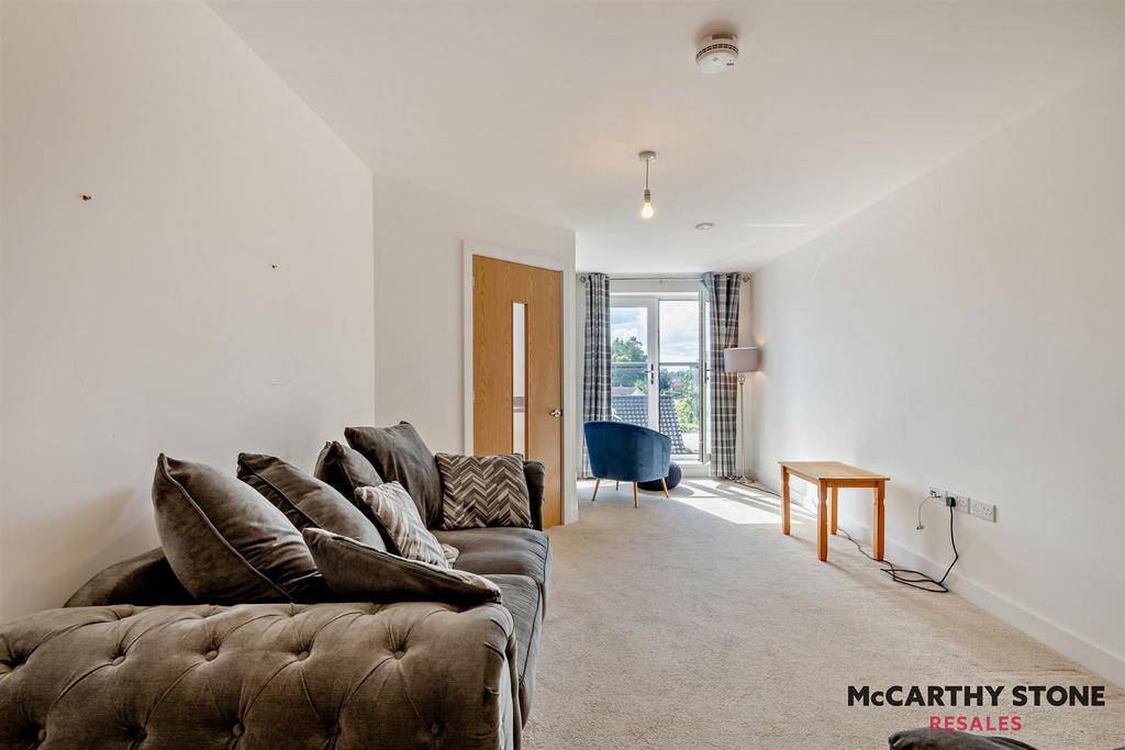 8610275-interior08-800.JPG