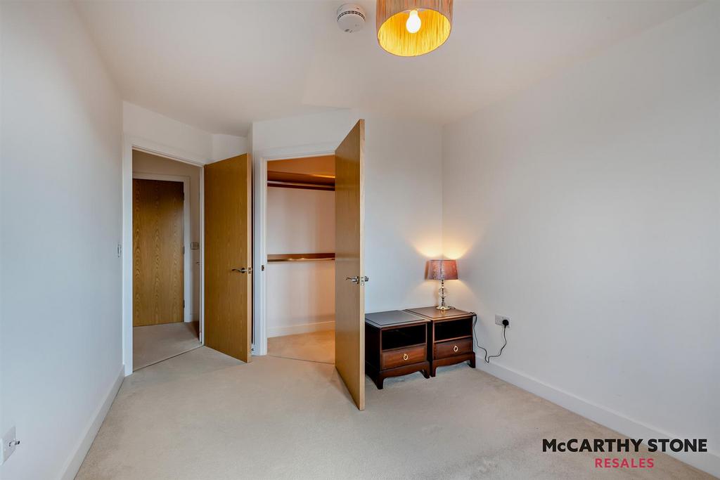 8610275-interior04-800.JPG