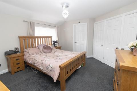4 bedroom house for sale, Stoneleigh Avenue, Longbenton, Newcastle Upon Tyne