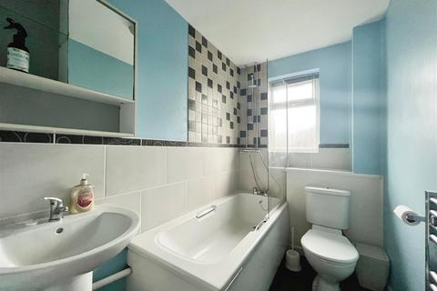 10 Austin Edwards Drive, Warwick, CV34 5GW