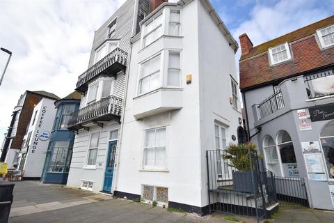3 bedroom semi-detached house to rent, East Parade, Hastings TN34