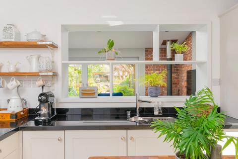 84 Gloucester Road, Rudgeway, Bristol, BS35 3RS