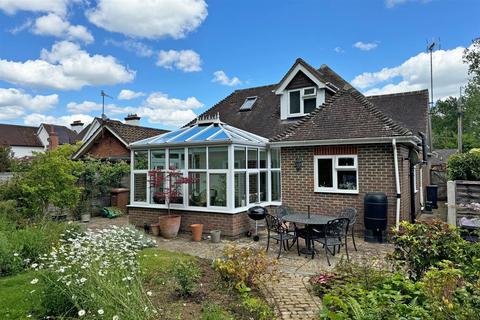 3 bedroom chalet for sale, Elstead