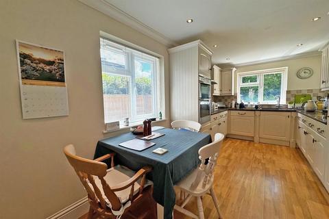 3 bedroom chalet for sale, Elstead