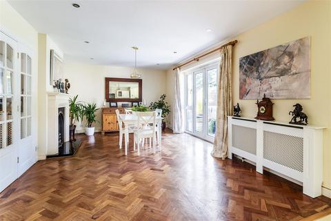 10 Beechcroft, Ashtead, KT21 2TY