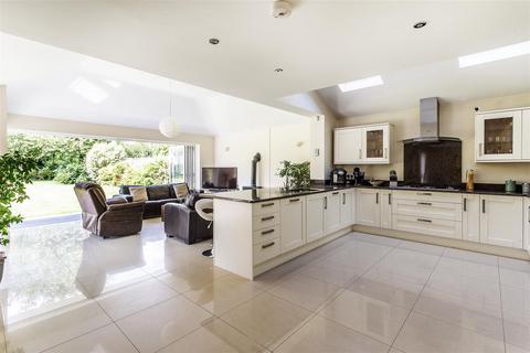 10 Beechcroft, Ashtead, KT21 2TY