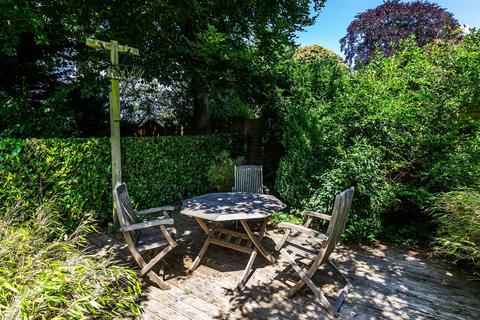 10 Beechcroft, Ashtead, KT21 2TY