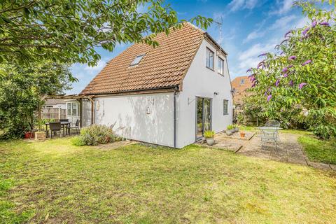 3 bedroom detached house for sale, Tharp Way, Chippenham CB7