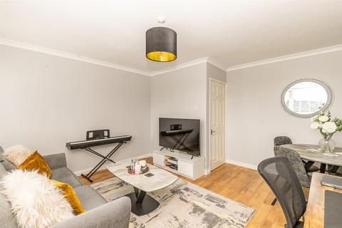 2 bedroom flat for sale, Sale