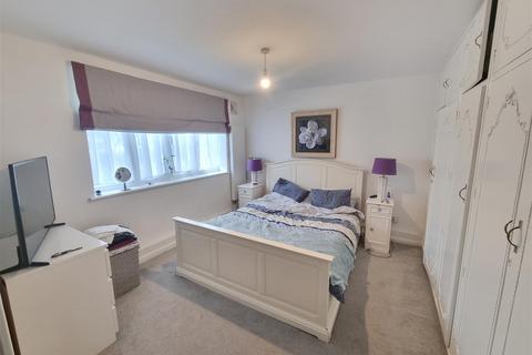 2 bedroom maisonette for sale, Edgwarebury Lane, Edgware