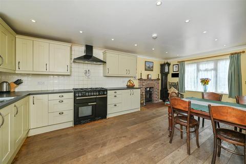 4 bedroom detached house for sale, The Causeway, Petersfield