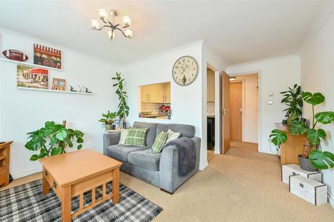 1 bedroom flat for sale, Meon Close, Petersfield, Hampshire