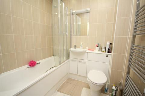 2 bedroom flat to rent, Boundary View, Woodbridge Road