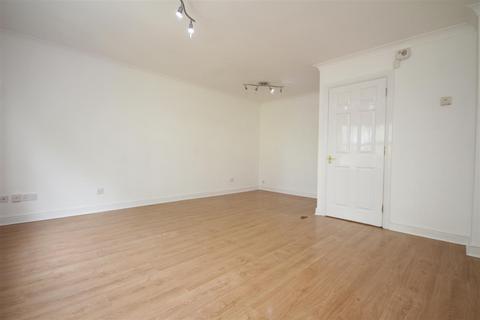 3 bedroom house to rent, Stocton Close, Guildford