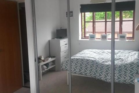 2 bedroom flat to rent, Spring Grove, Mitcham
