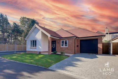 2 bedroom detached bungalow for sale, Turpins Lane, Frinton-On-Sea CO13