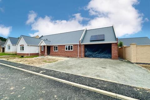 4 bedroom detached bungalow for sale, Leonard Court, Rollesby, NR29