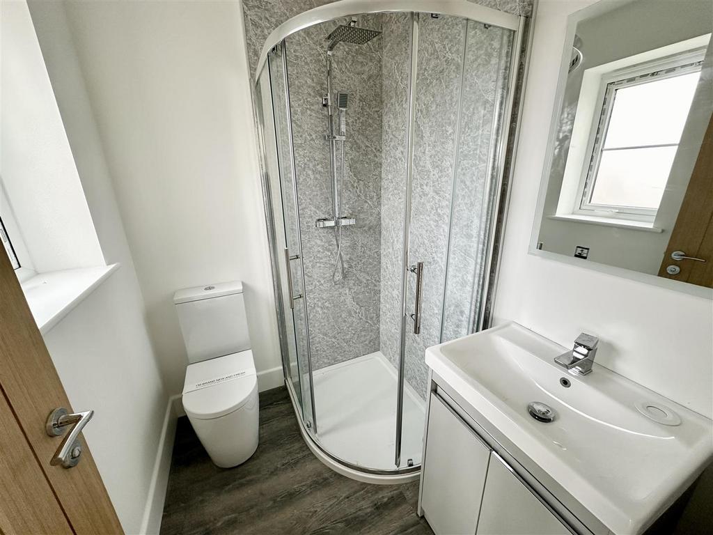 En suite shower room.JPEG