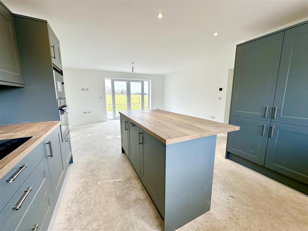 Kitchen dining day room.JPEG