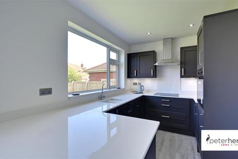 3 bedroom semi-detached house to rent, Leechmere Road, Tunstall, Sunderland