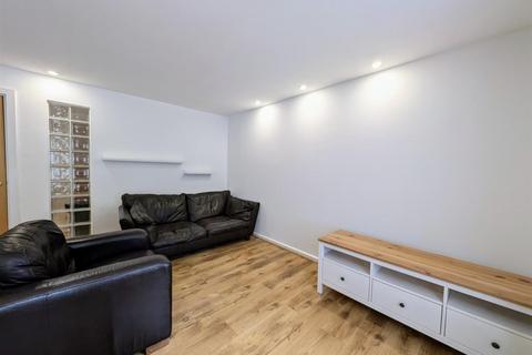 2 bedroom apartment to rent, Ellerman Road, Liverpool